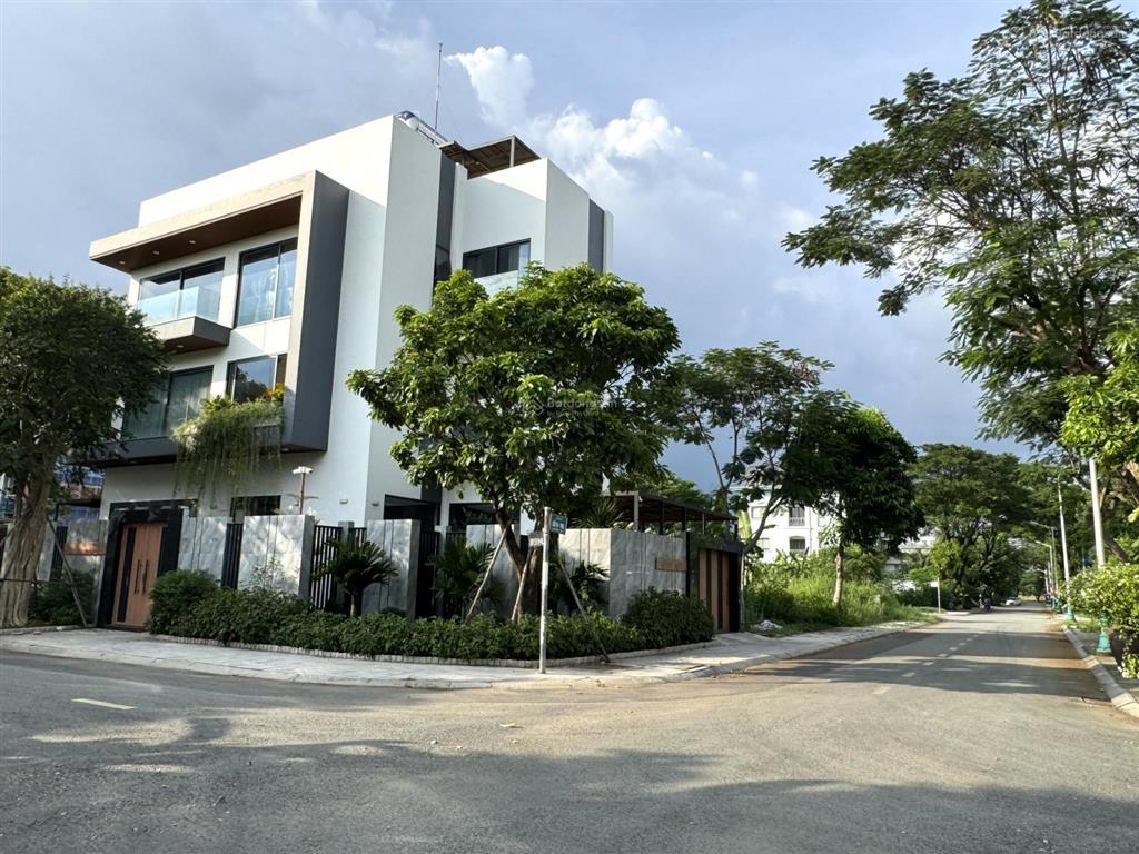 Biệt thự trần não góc 2 mặt tiền 245m2 giá 62tỷ về 54tỷ bán gấp rẻ nhất khu bảo vệ an khánh quận 2