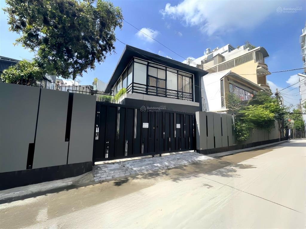 Bán biệt thự góc 3 mặt hxh siêu khang hiếm quận 1, 320m2 ngang 15 m, chỉ 250 triệu/m2