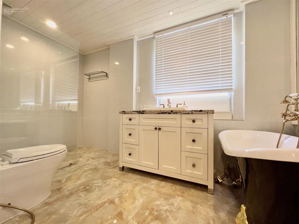 Bán penthouse chung cư star hill, phú mỹ hưng căn góc dt 242m2 3pn 3wc đầy đủ nội thất