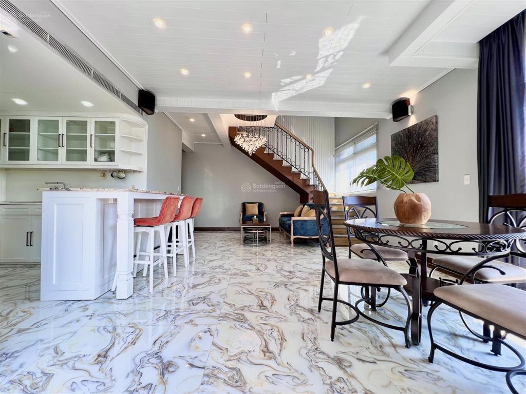 Bán penthouse chung cư star hill, phú mỹ hưng căn góc dt 242m2 3pn 3wc đầy đủ nội thất