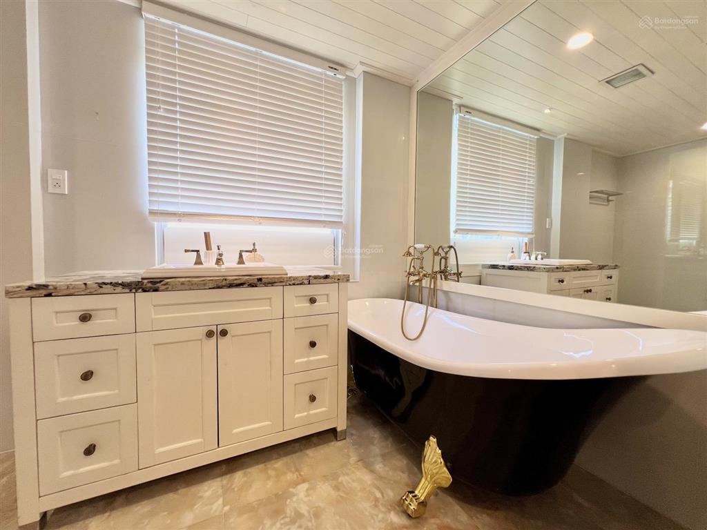Bán penthouse chung cư star hill, phú mỹ hưng căn góc dt 242m2 3pn 3wc đầy đủ nội thất