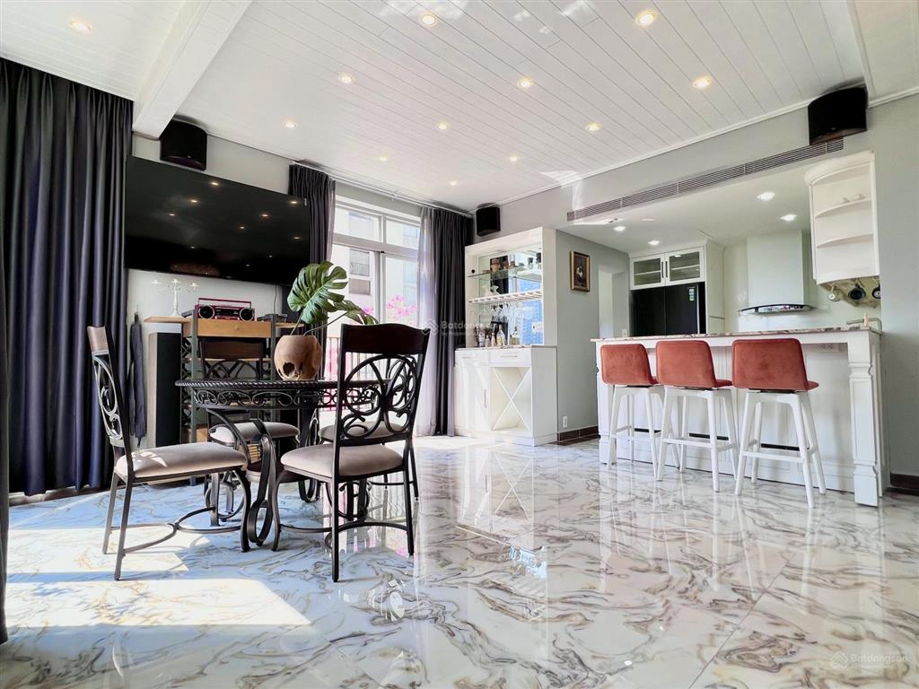 Bán penthouse chung cư star hill, phú mỹ hưng căn góc dt 242m2 3pn 3wc đầy đủ nội thất