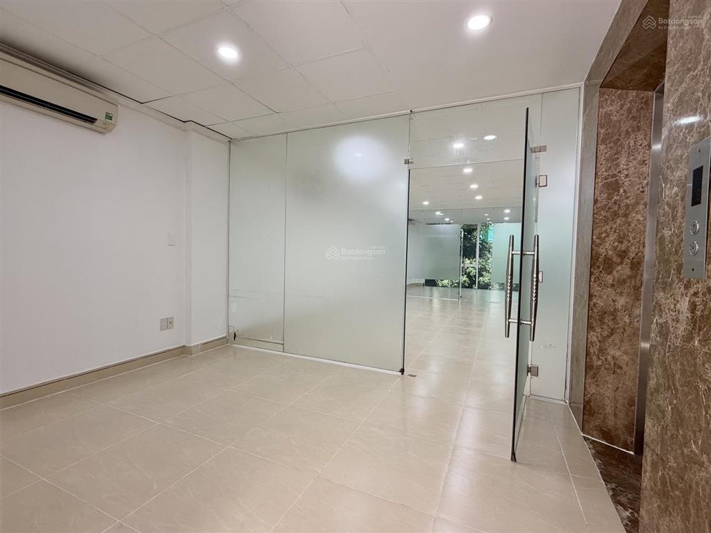 Cho thuê nhà phố đường số 2, khu hưng gia 1, phú mỹ hưng q7 dtsd 400m2 có hầm 5 lầu và thang máy