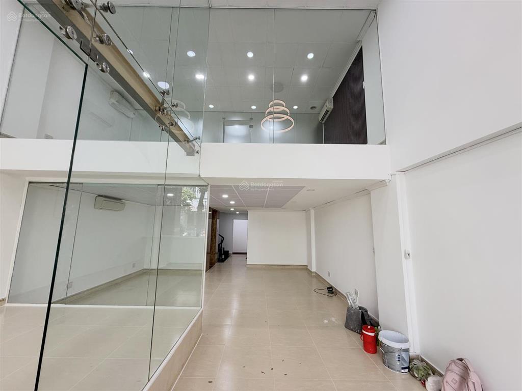 Cho thuê nhà phố đường số 2, khu hưng gia 1, phú mỹ hưng q7 dtsd 400m2 có hầm 5 lầu và thang máy