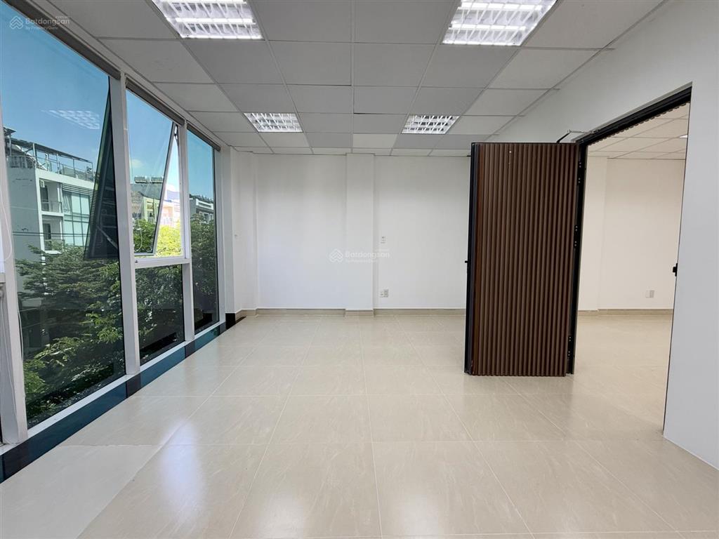Cho thuê nhà phố đường số 2, khu hưng gia 1, phú mỹ hưng q7 dtsd 400m2 có hầm 5 lầu và thang máy