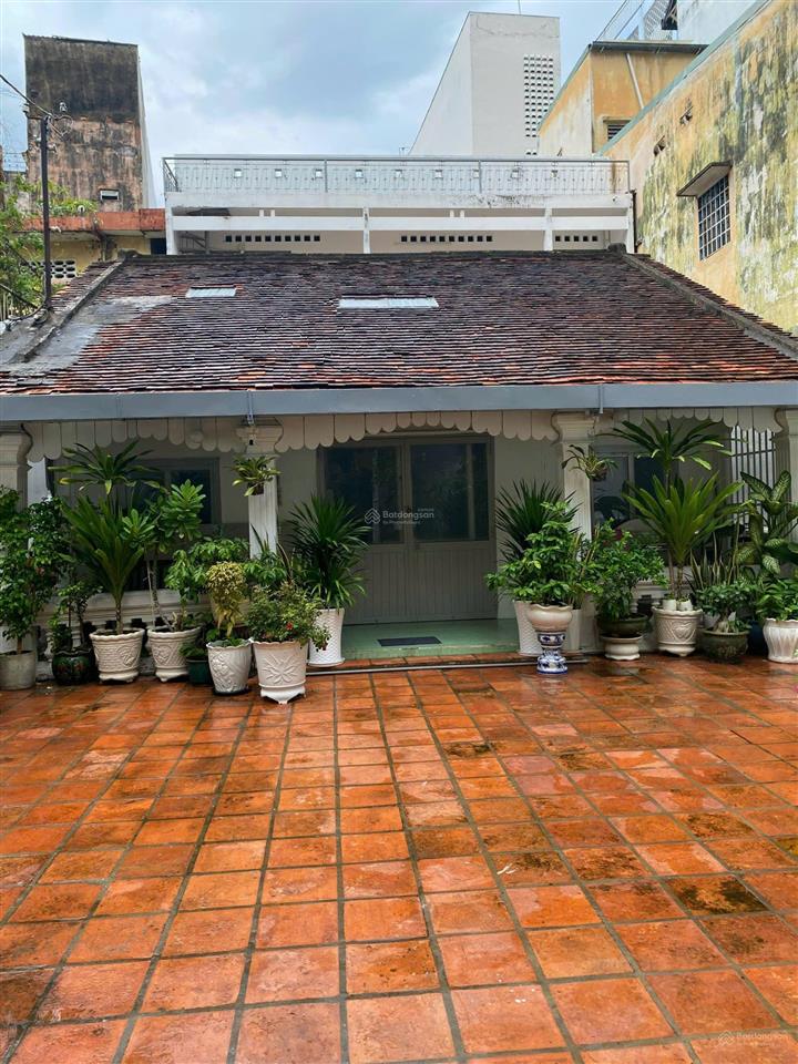 Cho thuê biệt thự cổ 350m2 hẻm xe hơi bùi thị xuân quận 1