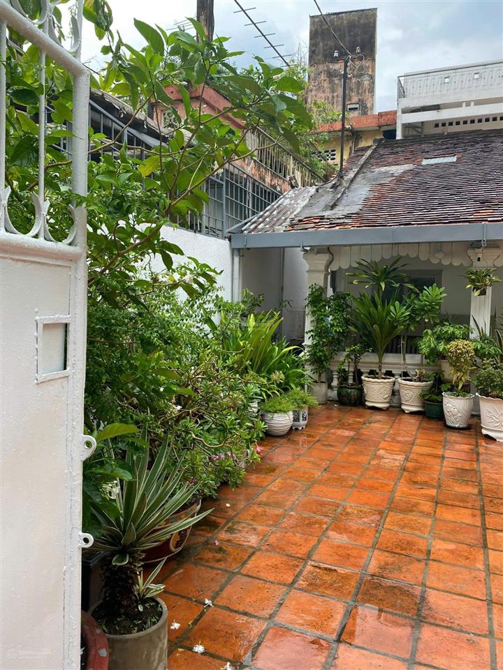 Cho thuê biệt thự cổ 350m2 hẻm xe hơi bùi thị xuân quận 1