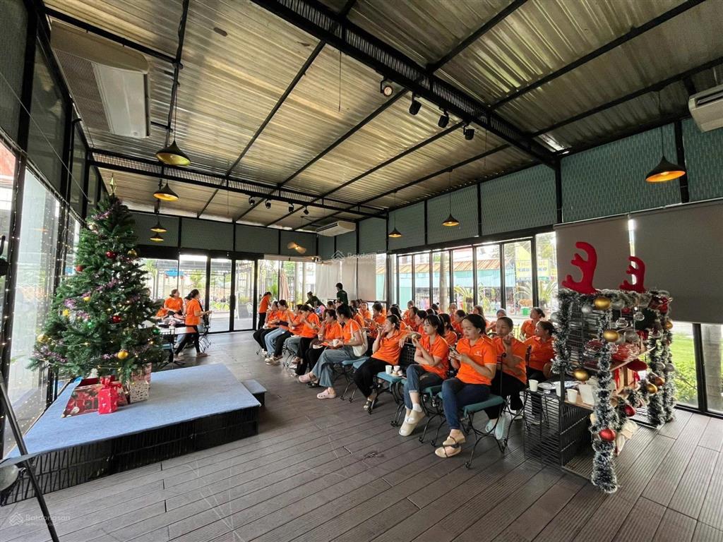 Sang nhượng quán cà phê quy mô lớn  view đẹp  vị trí đắc địa tp. thủ dầu mộ