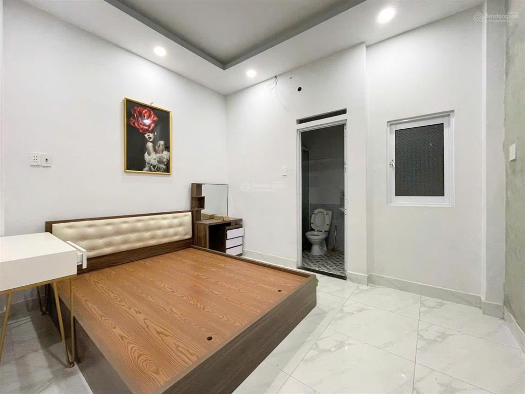 Hẻm xe hơi đối diện cityland nhà 4 tầng mới đẹp, khu dân trí cao