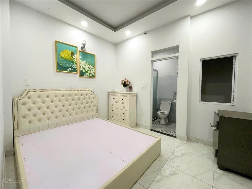 Hẻm xe hơi đối diện cityland nhà 4 tầng mới đẹp, khu dân trí cao
