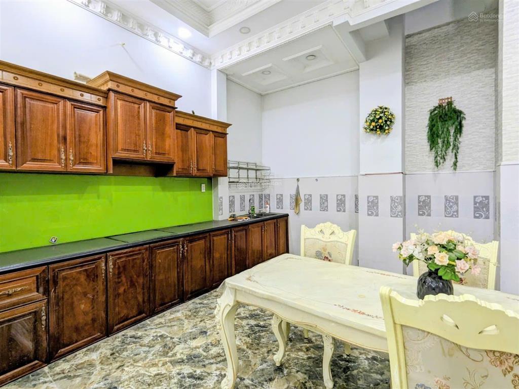 Hẻm xe hơi đối diện cityland nhà 4 tầng mới đẹp, khu dân trí cao