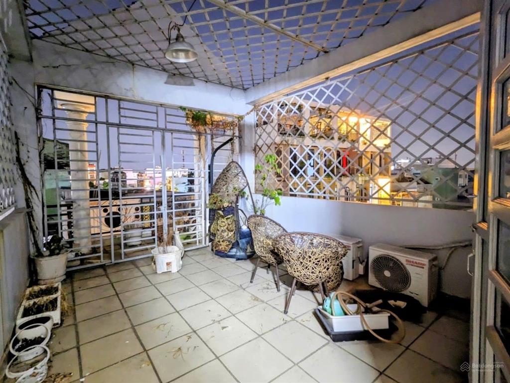 Hẻm xe hơi đối diện cityland nhà 4 tầng mới đẹp, khu dân trí cao