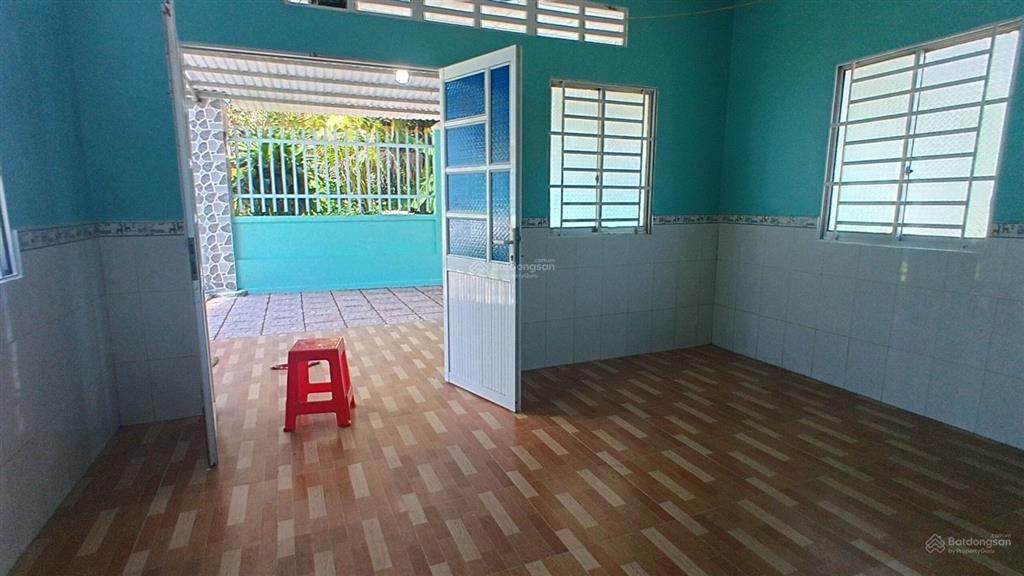 Cho thuê nhà mặt phố tại thị trấn long hồ, 4.500.000 triệu vnd, 220 m2, giá tốt