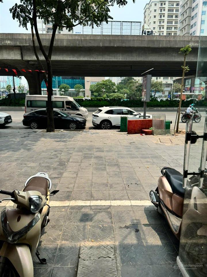Cho thuê văn phòng tầng 2  đầu tháng 6 chuyển vào luôn