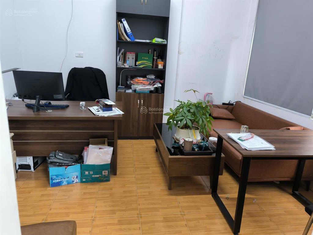 Cho thuê văn phòng tầng 2  đầu tháng 6 chuyển vào luôn