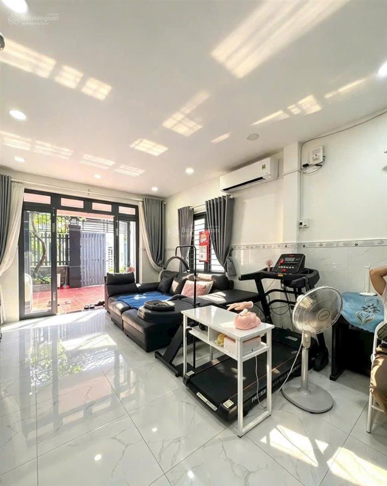 Hẻm xe hơi đường nguyễn thế truyện phường tân sơn nhì dt 5,3mx16m 2 tấm giá 6,2 tỷ