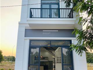 800tr có nhà mới 1 trệt 1 lầu ngay trung tâm tp bến cát dọn vào ở ngay