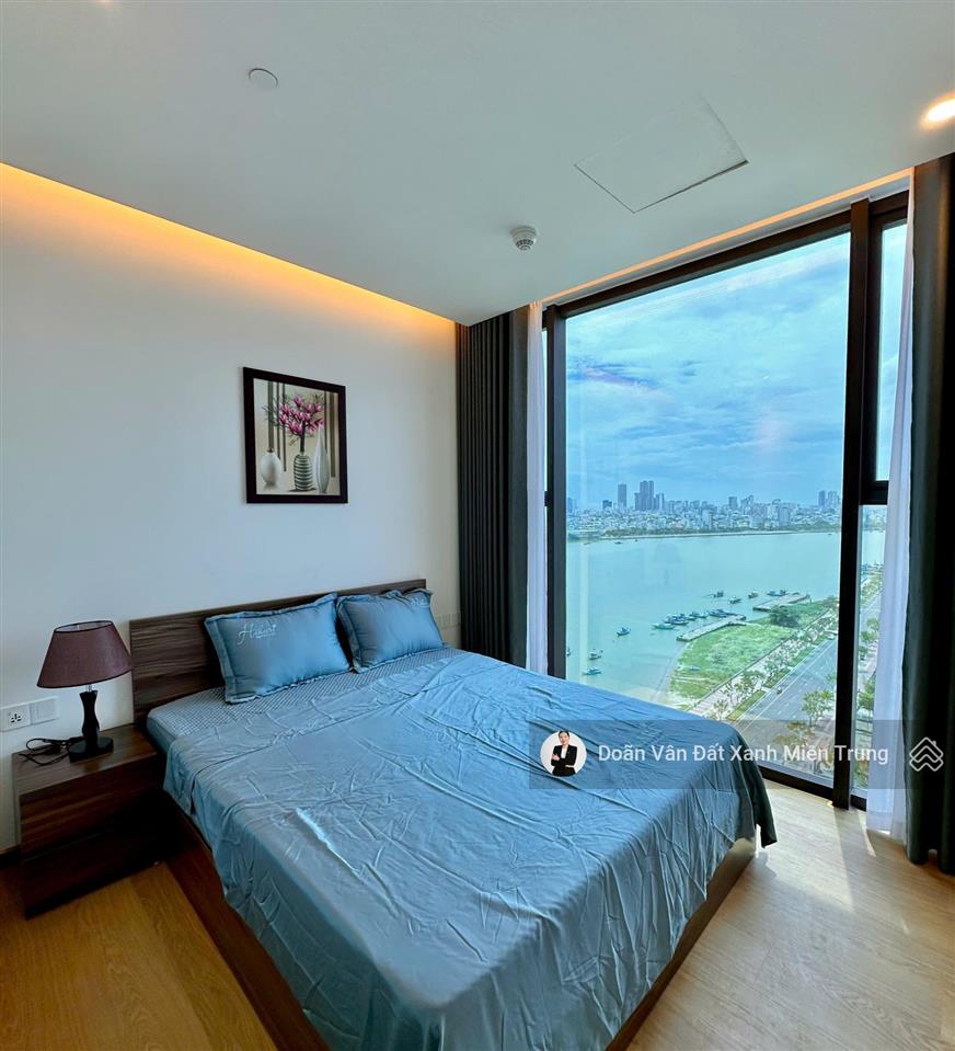 Chính chủ chuyển nhượng căn hộ cao cấp 2pn 69,3m2  view trực diện sông hàn  đã có sổ hồng