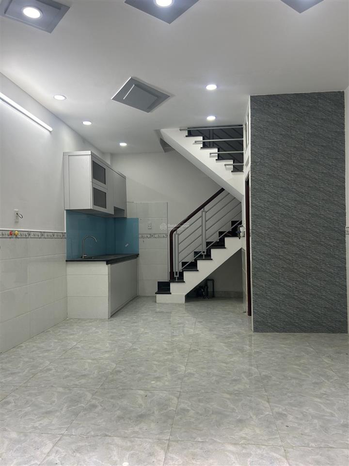 Chỉ 2.8 đồng nhà 2mt 4 tầng sân thượng ngay nguyễn sơn