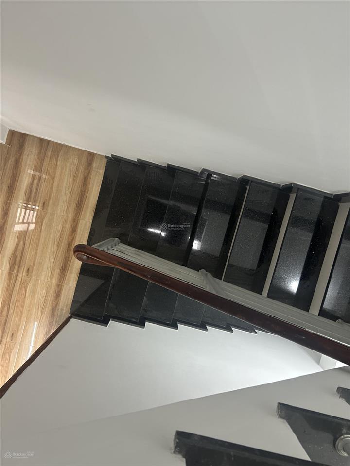 Chỉ 2.8 đồng nhà 2mt 4 tầng sân thượng ngay nguyễn sơn