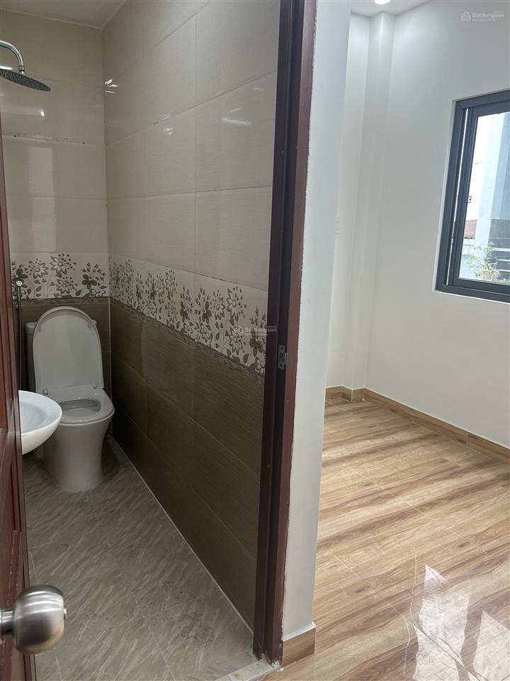 Chỉ 2.8 đồng nhà 2mt 4 tầng sân thượng ngay nguyễn sơn