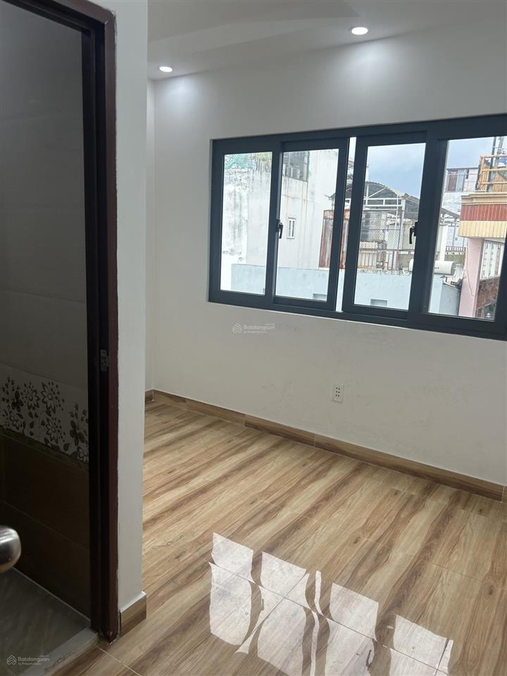 Chỉ 2.8 đồng nhà 2mt 4 tầng sân thượng ngay nguyễn sơn