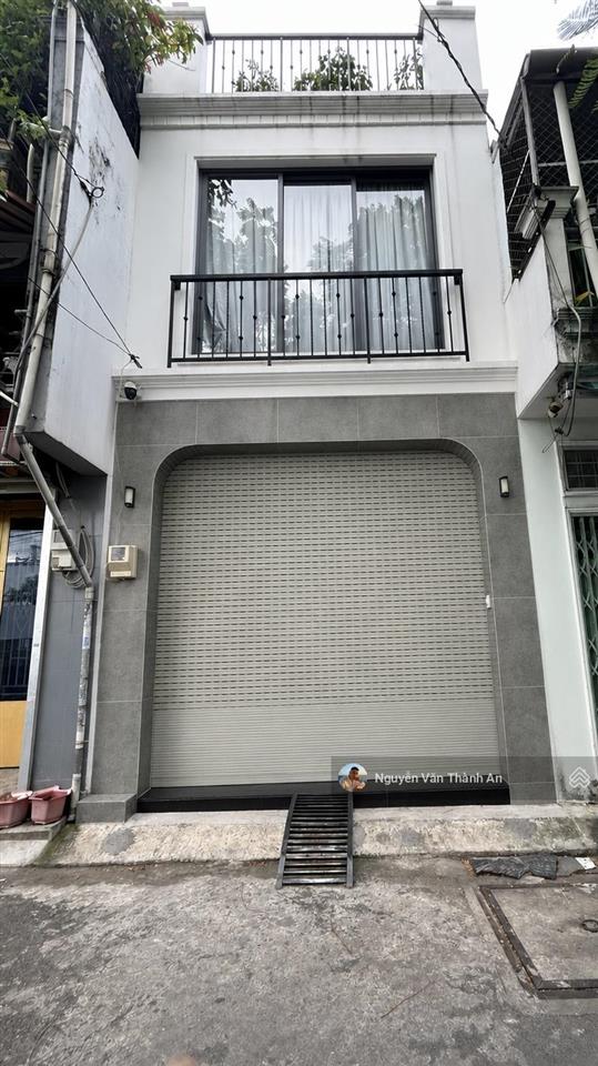 Chủ cần tiền bán gấp! giảm ngay 300 triệu. nhà đỗ nhuận vài bước chân ra cổng chào celadon city