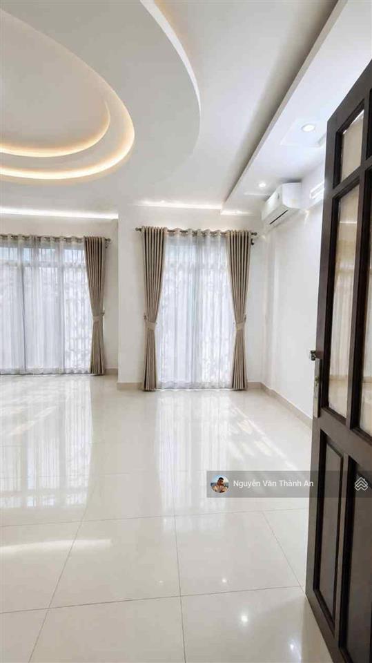 Ngang 6m bề thế  nhà xây tâm huyết ngay tân hương  tân phú chủ bán đổi biệt thự