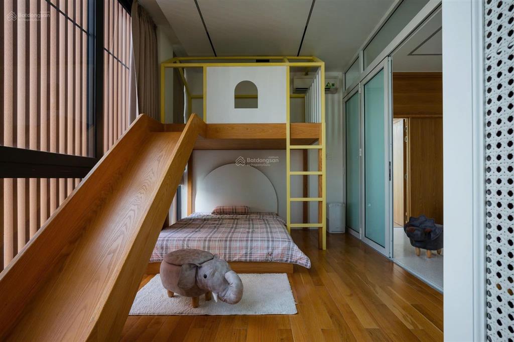 Bán nhà hxh góc 2 mặt tiền hoàng hoa thám,dt 4,5x18m, cn 77,8m2, 4 tầng, chỉ 14 tỷ.