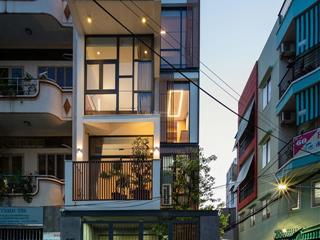 Bán nhà hxh góc 2 mặt tiền hoàng hoa thám,dt 4,5x18m, cn 77,8m2, 4 tầng, chỉ 14 tỷ.