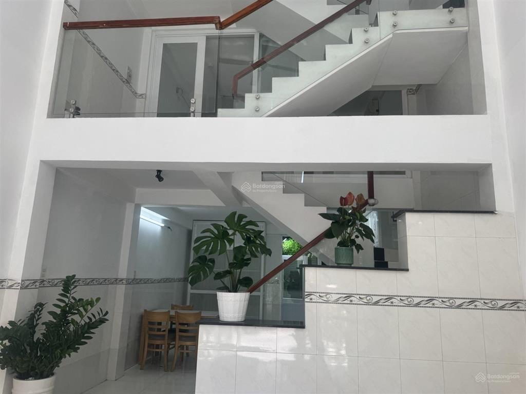 Bán nhà linh đông thủ đức 3 tầng hẻm 8m xe hơi sát phạm văn đồng giá 6.6 tỷ