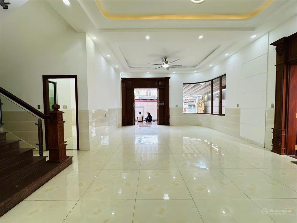 Tôi chính chủ cần bán căn biệt thự ngang 12 x 21m gần trường cđ điện lực