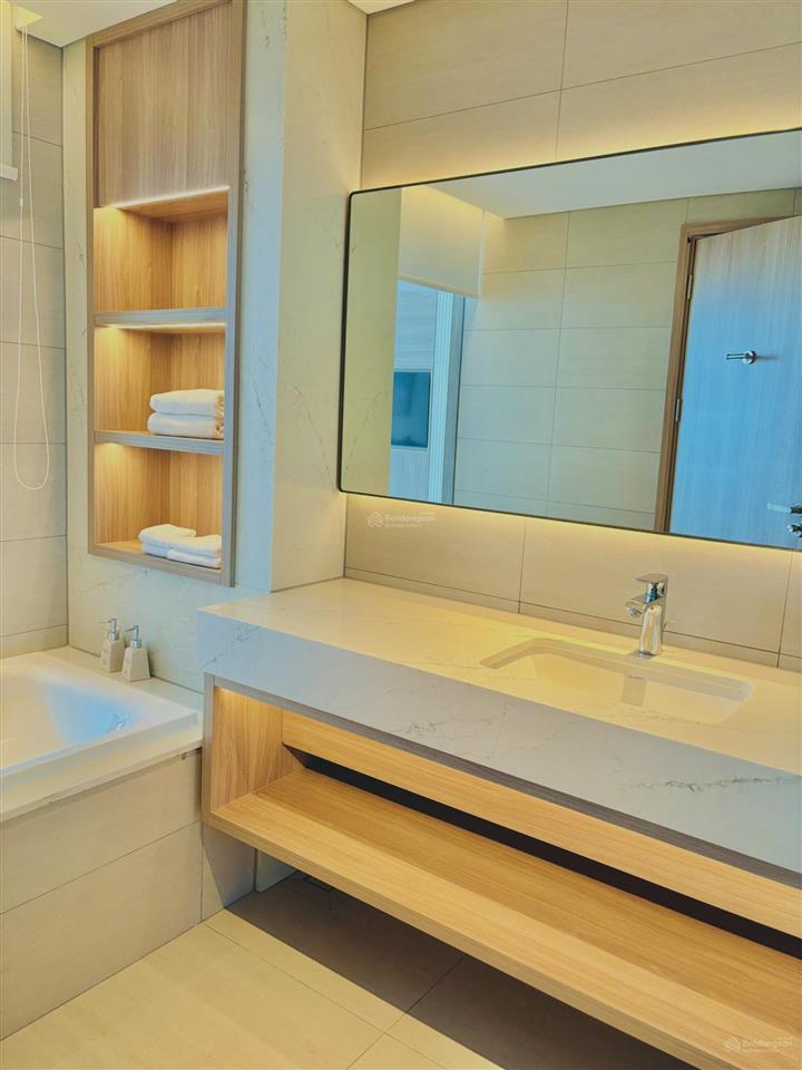 Cắt lỗ 400tr căn studio view trực diện biển toà a khách sạn a la carte hạ long giá hời