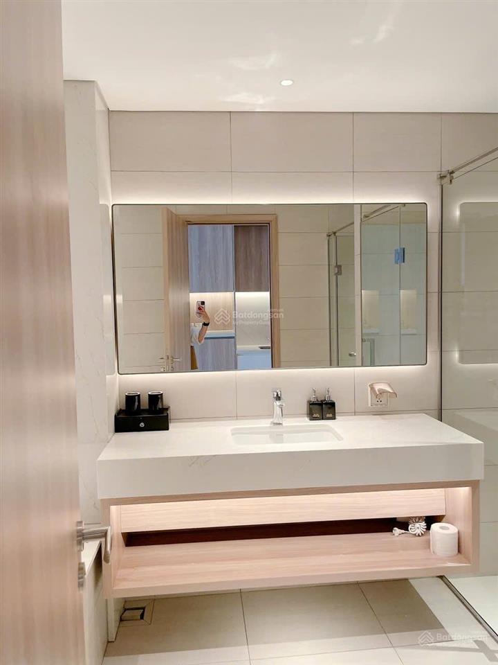 Cắt lỗ 400tr căn studio view trực diện biển toà a khách sạn a la carte hạ long giá hời