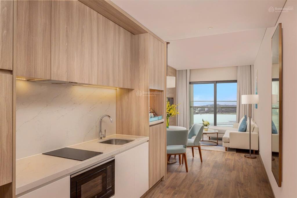 Bán gấp 2pn đông nam tầng đẹp view biển alacarte hạ long giá chỉ 4,950 tỷ