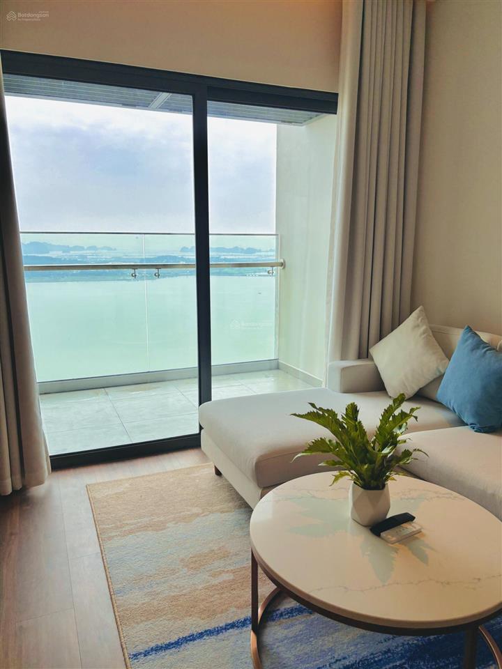 Bán gấp 2pn đông nam tầng đẹp view biển alacarte hạ long giá chỉ 4,950 tỷ