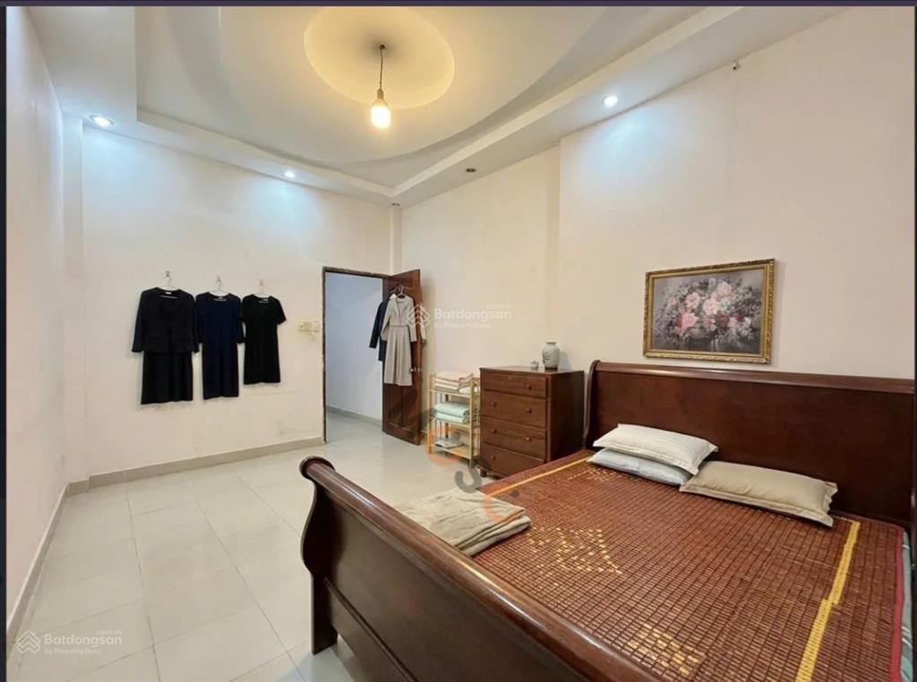 Giảm mạnh bán nhanh nhà hxh huỳnh văn bánh p13 phú nhuận, dt 49m2, 3.1x16m, 3tầng, gía 9.9tỷ mỹ lệ