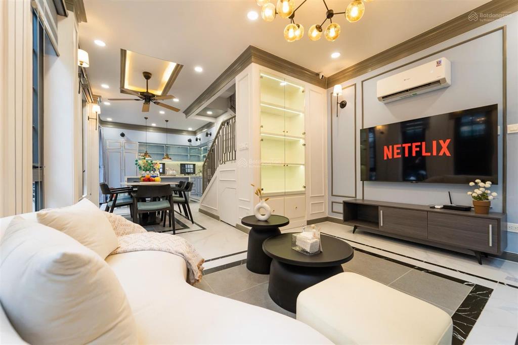Bán nhanh nhà hxh võ văn kiệt, quận 1, 10x5, 42m2, 3 tầng, thuê 42tr/t, 4pn, giá bán 15.5 tỷ, m.lệ