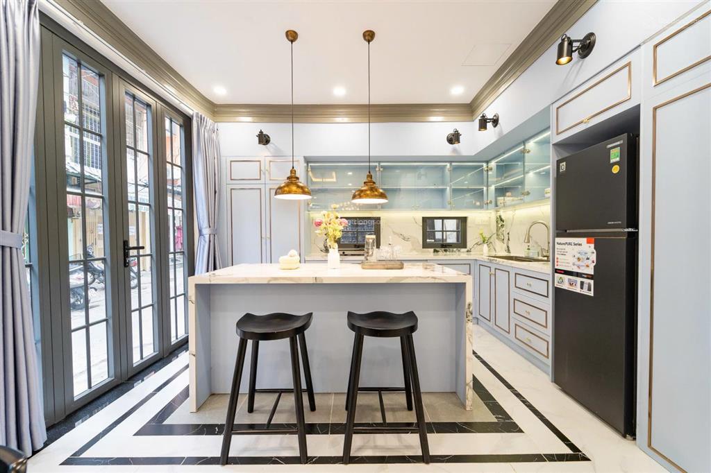 Bán nhanh nhà hxh võ văn kiệt, quận 1, 10x5, 42m2, 3 tầng, thuê 42tr/t, 4pn, giá bán 14.8 tỷ, m.lệ