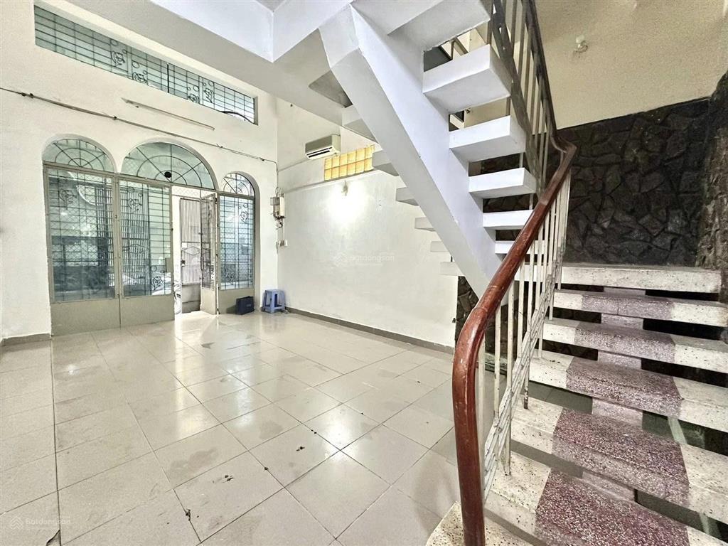 Bán nhanh nhà hxh huỳnh văn bánh, p.13, phú nhuận 4.5x15 68m2, 3 tầng, 3pn, giá bán 13.5 tỷ, m.lệ
