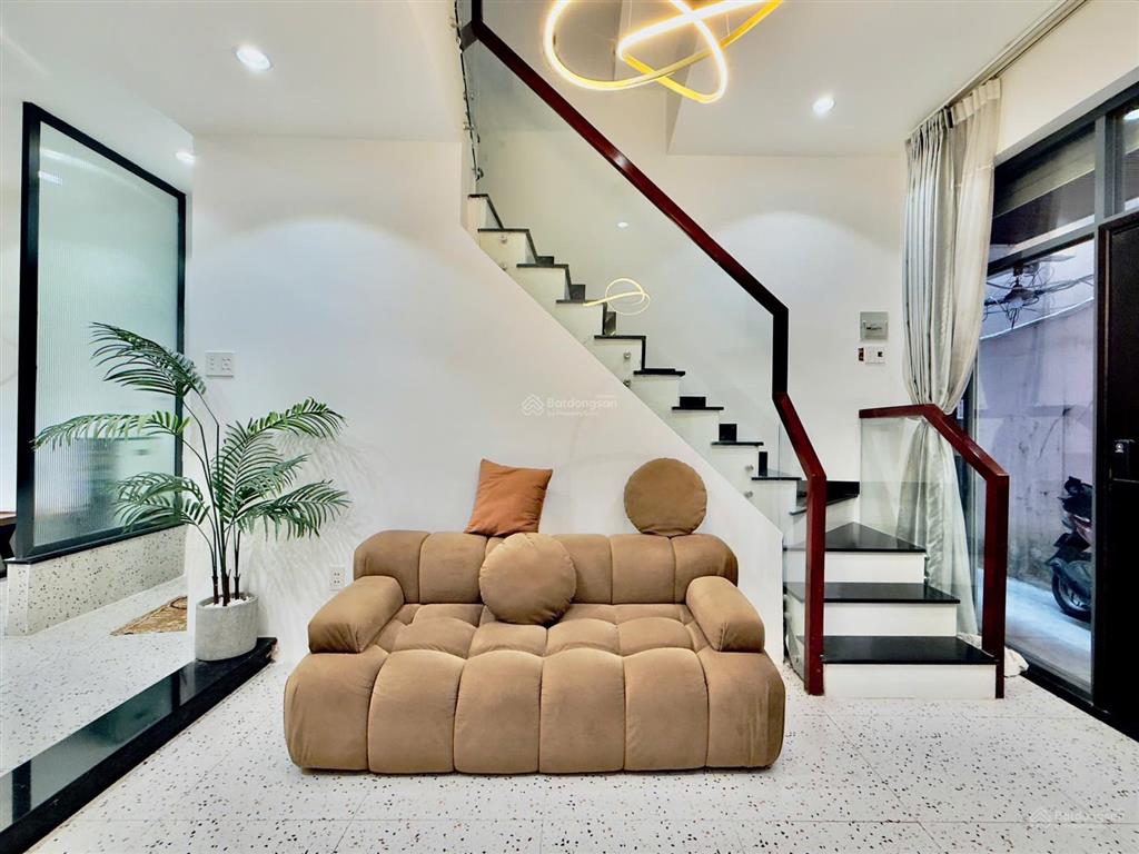 Bán nhanh nhà đặng văn ngữ, phú nhuận, 4x9, 40m2, 3 tầng, 4pn, giá bán 6.8 tỷ, m.lệ 0822 291 ***