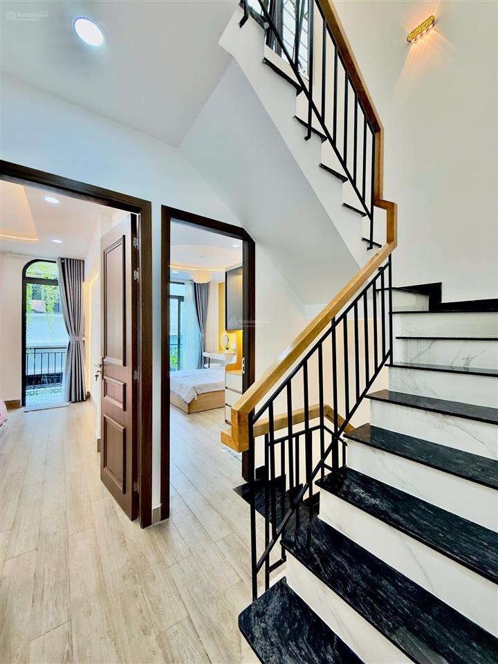 Nhà bề ngang to, đường lê quang định, bình thạnh, 7x8, 3 tầng, cn 50m2,