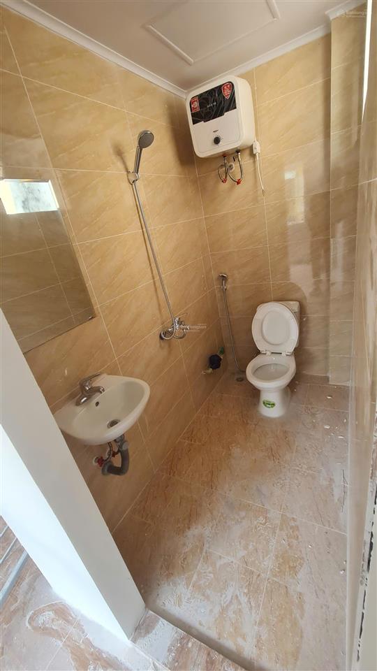 Cho thuê nguyên tòa nhà mặt đường cổ nhuế, dt 80m² x 4 tầng 1 tum có 2 cửa hàng. giá 48 tr/ tháng