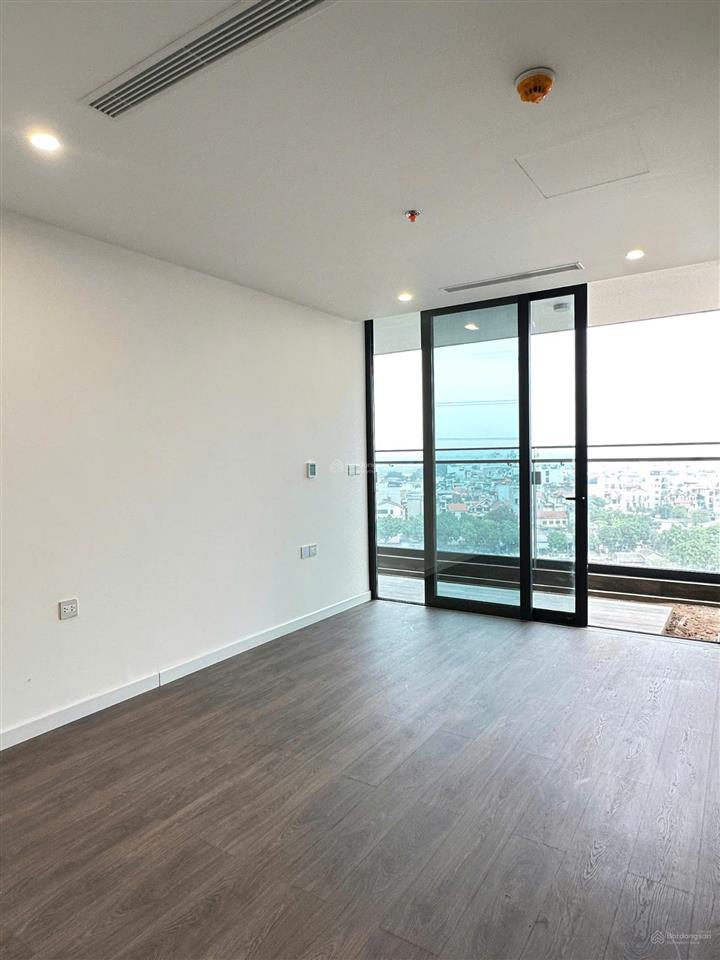 Cần bán lại nhanh căn 2pn 71.5m2 tổng giá 3.660 tỷ  tầng trung, view đẹp. sunshine legend city