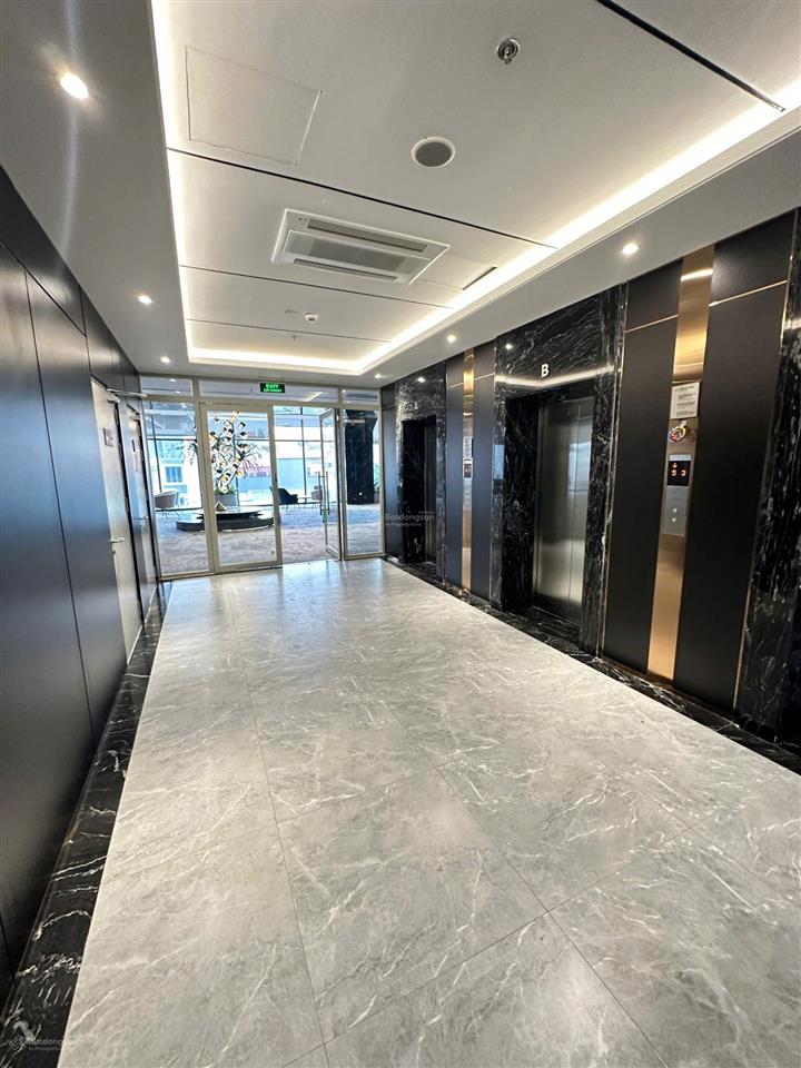Cần bán lại nhanh căn 2pn 71.5m2 tổng giá 3.660 tỷ  tầng trung, view đẹp. sunshine legend city