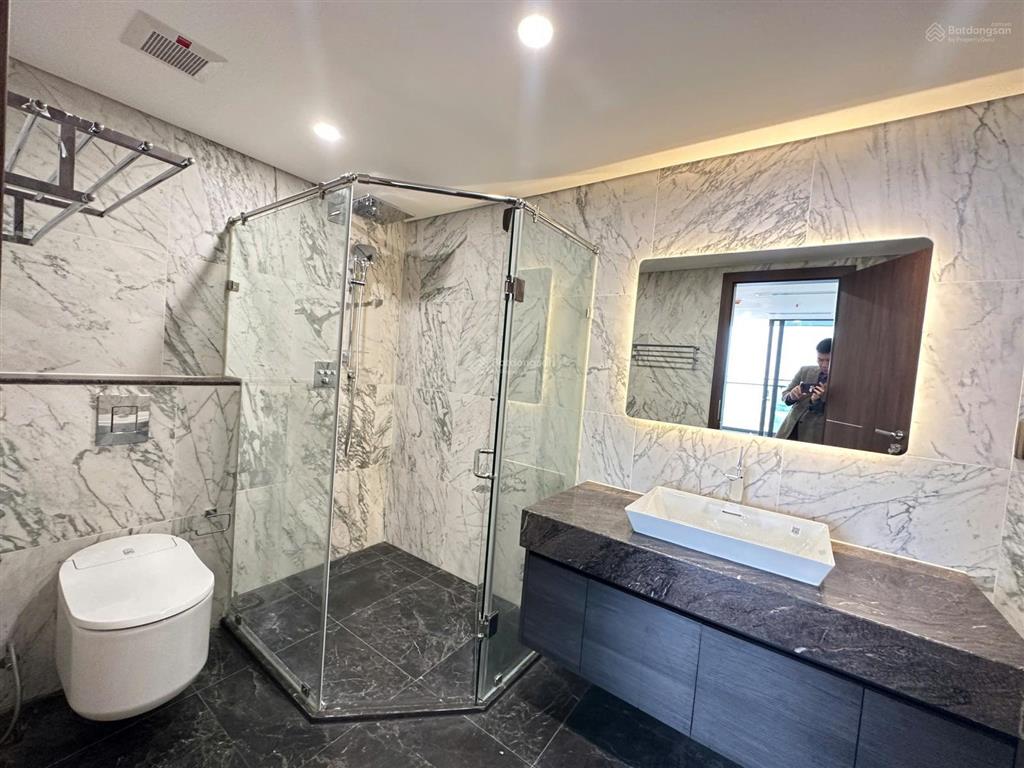 Cần bán lại nhanh căn 2pn 71.5m2 tổng giá 3.660 tỷ  tầng trung, view đẹp. sunshine legend city