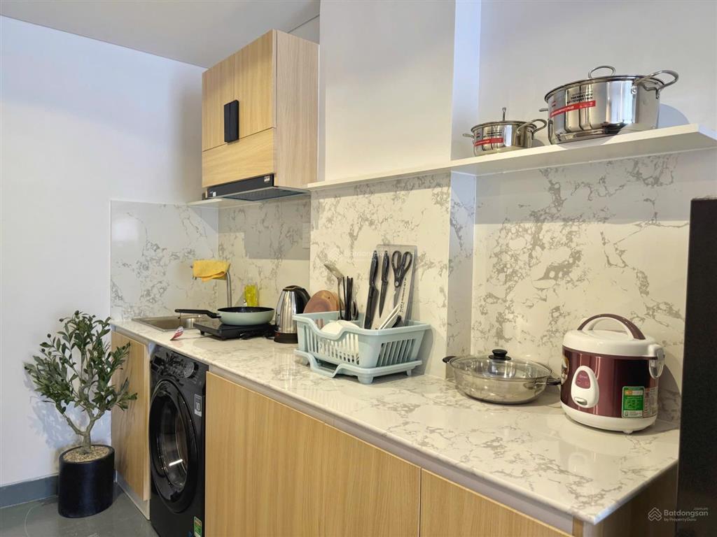 Cho thuê căn hộ studio ban công, máy giặt riêng đường bến vân đồn q4 gần cầu ông lãnh q1