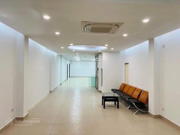 Hiếm tòa building mặt phố hoàng văn thái 145m2  9 tầng  thang máy. thu 2tỷ/năm, hiệu suất 5%