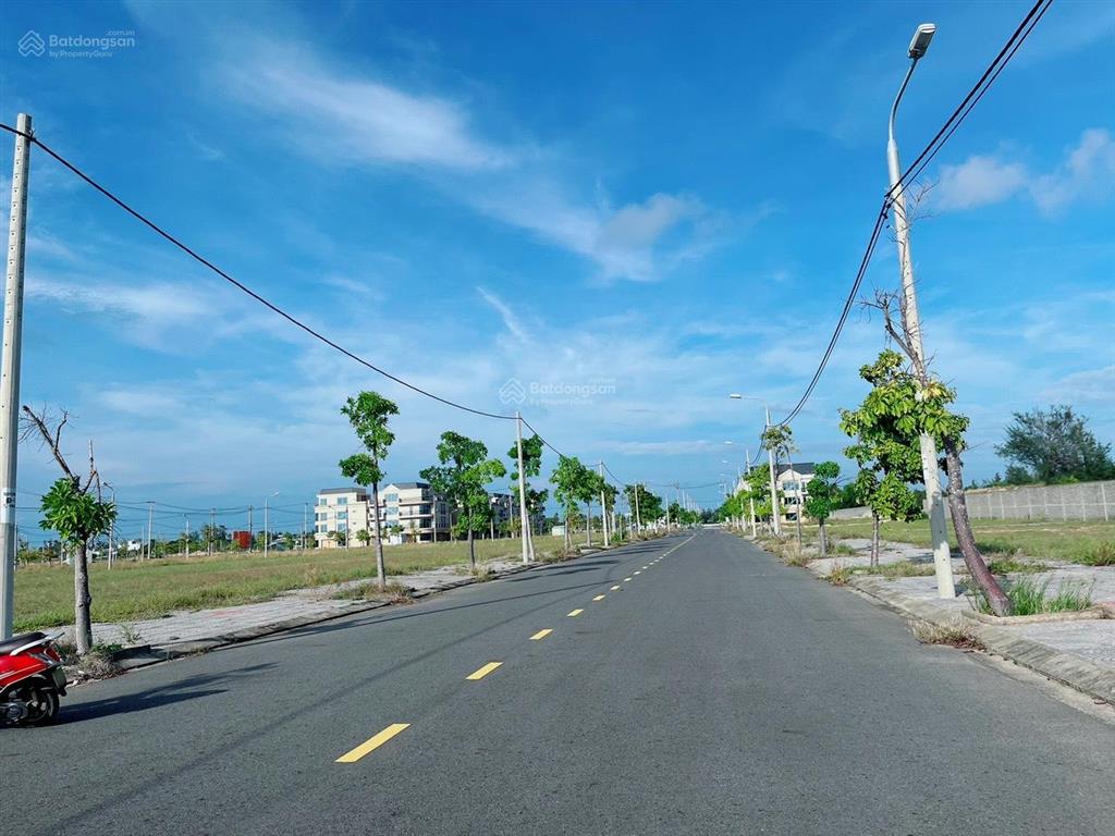 Kđt ngọc dương, trục thông ra sông cổ cò, đường 7m5, hướng đông nam. giá 3 tỷ 250