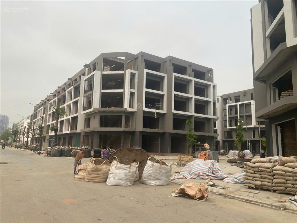 Tôi cần bán căn 75m2 hướng đông nam cạnh vườn hoa, trường mầm non tại hà nội oriental gia lâm.